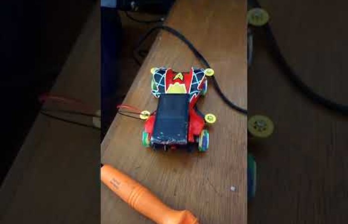 Praktik pembuatan mobil solar cell - SMP Pembangunan Jaya 2